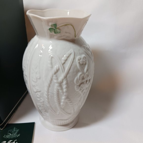 Belleek Durham Vase Hand Crafted Ireland Parian China - Picture 3 of 16
